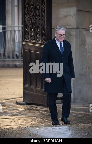 Paris, France. 06th Jan, 2026. © Aurelien Morissard/MAXPPP/MAXPPP - PARIS 06/01/2026 Britain's Prime Minister Keir Starmer arrives at the Elysee Palace in Paris, on January 6, 2026, prior to the Coalition of the Willing summit on security guarantees for Ukraine. (Aurelien Morissard/MAXPPP) Credit: MAXPPP/Alamy Live News Stock Photo