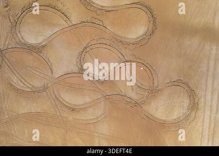 Aerial view of curving lines etched into the golden earth, a mesmerizing pattern viewed from above, Lake Tuz, saray/van, Turkiye. Stock Photo