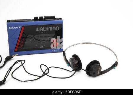 vintage-1984-sony-walkman-wm-