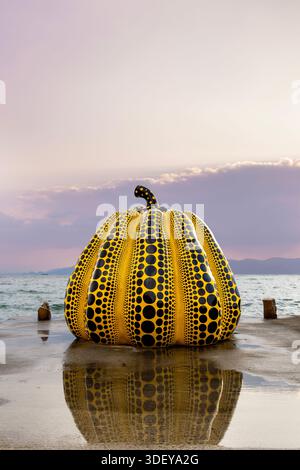 yellow-pumpkin-1994-sculpture-