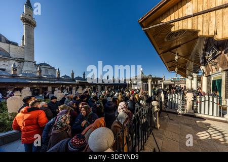 Visitors crowd in front of the Mevlana Museum. The Mevlana Museum (Turkish: Mevlânâ Müzesi) is the mausoleum of Jalāl ad-Dīn ar-Rūmī with the adjoining lodge of the Mevlevi dervish brotherhood. Karatay, Konya, Central Anatolia Region, Turkey Stock Photo