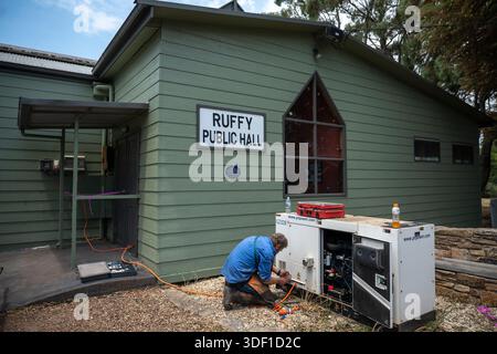 January 10th 2025, Ruffy, Australia. A resident in the bushfire-affected town of Ruffy works on restoring power to their public hall, one day after flames tore through the area leaving little standing. Credit: Jay Kogler/Ģ����ý Live News Stock Photo