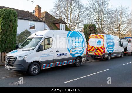 Dorney, UK. 10th January, 2026. Thames Water vans outside a residential house in the village of Dorney, Buckinghamshire. The BBC has reported that "Keir Starmer has said payouts to Thames Water shareholders are unfair amid rising bills. The Prime Minister made the comments after meeting members of the public to discuss cost of living at Emmer Green Community Centre in Reading, Berkshire. In November, Thames Water was one of six water companies blocked from paying bonuses to bosses over serious pollution incidents and other performance issues". Credit: Maureen McLean/Ģ����ý Live News Stock Photo