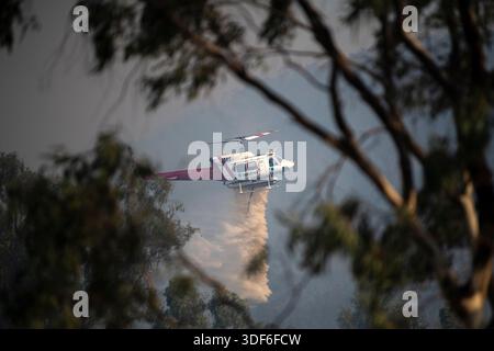 Alexandra, Australia. January 10th 2026, Creightons Creek, Australia. Helicopters drop water on a fire burning in Creightons Creek. Credit: Jay Kogler/Ģ����ý Live News Stock Photo