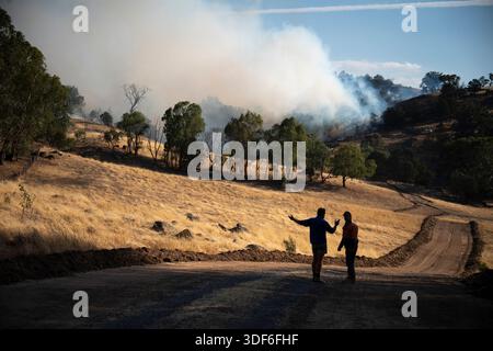 Alexandra, Australia. January 10th 2026, Euroa, Australia. Farmers observe a fire burning close to a property near Euroa. Credit: Jay Kogler/Ģ����ý Live News Stock Photo