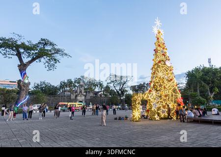 Annual "Tree of Hope" Christmas lights ceremony at Fuente Osmeña Circle in Cebu City, Philippines. Stock Photo