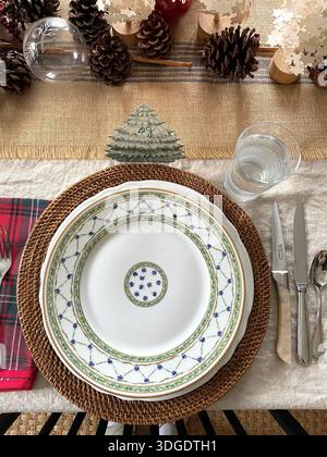 Christmas Holiday decor and entertaining at dining table Stock Photo