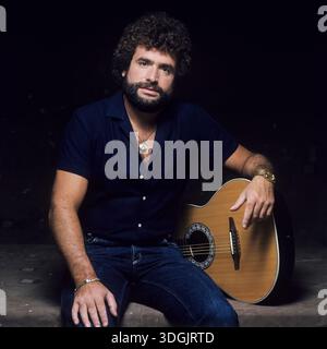 LUMENPHOTO.NL - 1980 - NETHERLANDS - Portrait of ‘Little Green Bag’ and ‘Una Paloma Blanca’ singer George Baker, stage name of Hans Bouwens. Photo: Govert de Roos/Lumen Photo. (OUT: Belgium, France, Germany, the Netherlands, Switzerland, United Kingdom.) Stock Photo