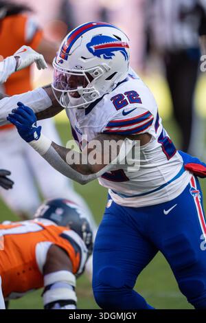 Buffalo Bills running back Ray Davis (7) warms up before an NFL ...