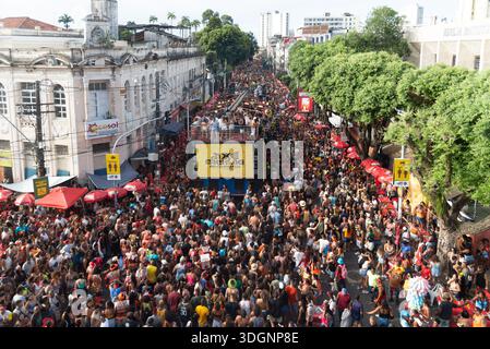 Salvador, Bahia, Brazil - March 01, 2025: Thousands of people are seen dancing and having fun to the sound of an electric trio during carnival in the Stock Photo
