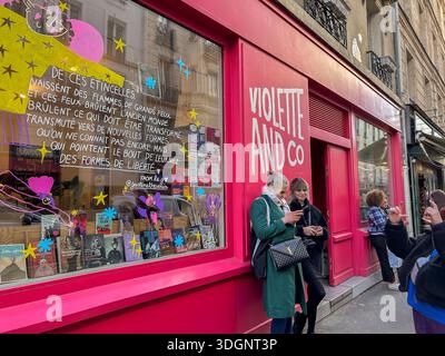 Paris, France, Group People, Women, Talking, Hanging Out, LGBTQI+ Bookstore, "Violette and Co. » Outside, Store Front, (Oberkampf Area) small Stock Photo