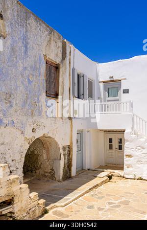 Old house within the wall of the Venetian Kastro on the island of Antiparos, Cyclades, Greece Stock Photo