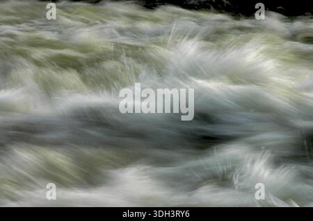 A close-up of the churning rapids of the River Nile in Jinja, Uganda, highlighting the powerful currents, frothy white water, and dynamic flow of Afri Stock Photo
