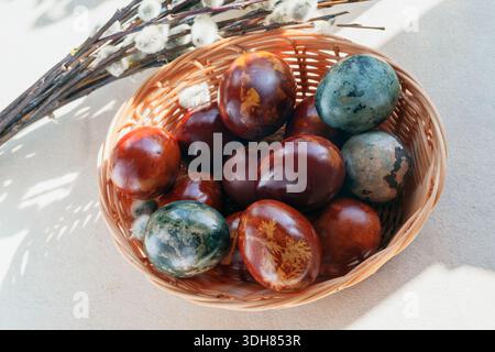 Festive Colorful Eggs, Handcrafted Marbled Eggs Decorated With Natural Dyes In Blooming Spring Setting Stock Photo