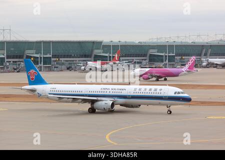 Apron of Incheon International Airport Terminal 1, Korea. Emirates ...