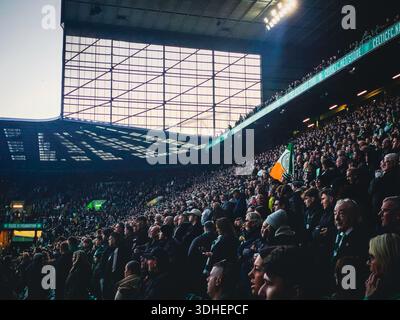 FOOTBALL CHALMERS HEADS A GOAL FOR CELTIC GLASGOW ; 6 JANUARY 1964 Stock Photo