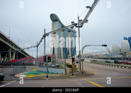 The building and preparation for the Singapore Grand Prix  formula one race takes place constructing barriers and stands with Marina Bay sands in shot Stock Photo