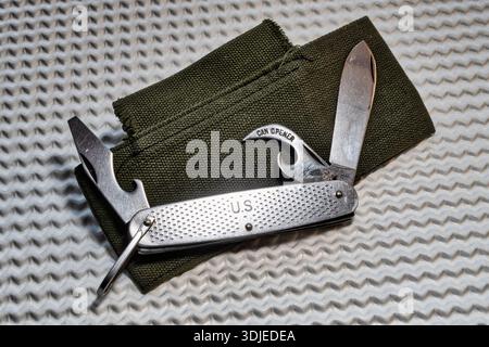Close-up of a US Army Camillus, pocket knife, Vietnam era 1975, United States Stock Photo