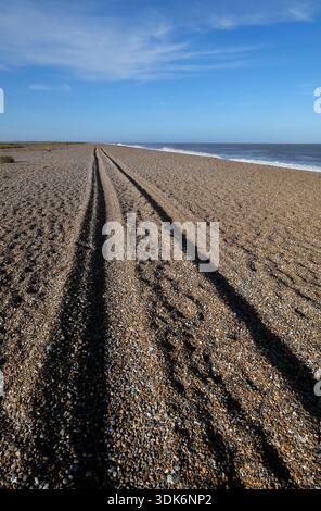 four wheel drive vehicle tracks on shingle beach, cley-next-the-sea, north norfolk, england Stock Photo