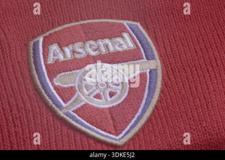 Arsenal Football club badge on shirt Stock Photo - Alamy
