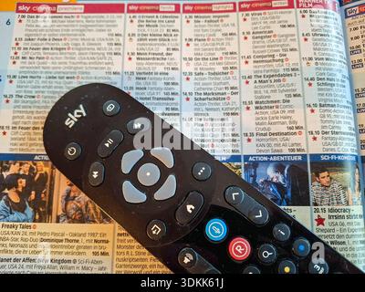 Sky Fernbedienung auf einer TV Zeitung *** Sky remote control on a TV newspaper Copyright: xLobeca/RalfxHomburgx Stock Photo