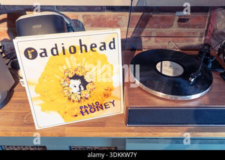 English rock group Radiohead debut album Pablo Honey 12-inch LP