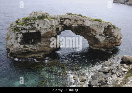 Es Pontas, Majorca, rock gate, natural wonder, Cala Santanyi, Cala, Santanyi, Balearic Islands, Spain, sea, Mediterranean, rocky coast, cliff, arch, b Stock Photo