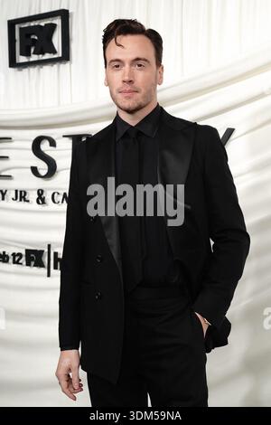 NEW YORK, NEW YORK - FEBRUARY 03: Erich Bergen attends FX's "Love Story ...