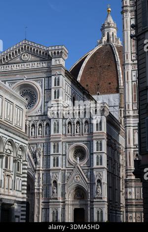 Florence Duomo facade polychrome marble with niches, mosaics and rose ...