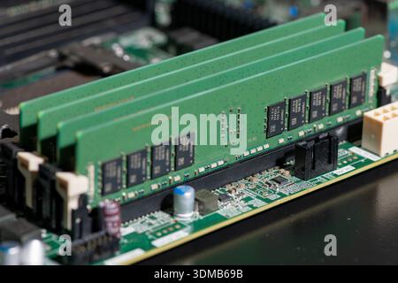high performance DDR RAM memory and memory controller module for ...