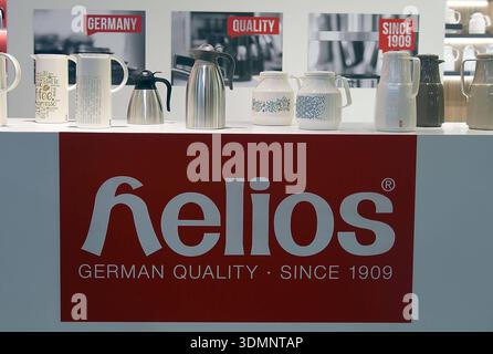 06.02.2026, xhbx, Wirtschaft Messe, Ambiente 2026 v.l. Messestand helios, Thermoskannen aus Deutschland, Made in Germany DFL/DFB REGULATIONS PROHIBIT ANY USE OF PHOTOGRAPHS as IMAGE SEQUENCES and/or QUASI-VIDEO Frankfurt am Main *** 06 02 2026, xhbx, Wirtschaft Messe, Ambiente 2026 v l Exhibition stand helios, Thermos flasks from Germany, Made in Germany DFL DFB REGULATIONS PROHIBIT ANY USE OF PHOTOGRAPHS as IMAGE SEQUENCES and or QUASI VIDEO Frankfurt am Main Stock Photo