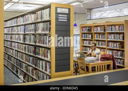 Interior view of the Leonia Public Library in New Jersey, featuring study tables, bookshelves, and modern lighting. Stock Photo