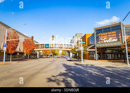 Salem, OR, USA - October 29, 2025: The large, contemporary exterior of the Salem Center Shopping Mall is showcased, highlighting its prominence in the Stock Photo
