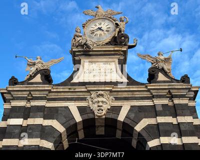 Porta Garibaldi (Porta Ferdinandea). 18th-century Baroque triumphal arch featuring statues, an eagle, and a clock face. Catania, Sicily, Italy. Stock Photo