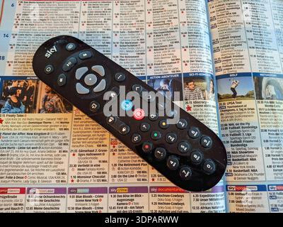 Sky Fernbedienung auf einer TV Zeitung *** Sky remote control on a TV newspaper Copyright: xLobeca/RalfxHomburgx Stock Photo