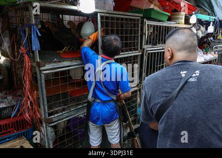 Bangkok, Bangkok, Thailand. 15th Feb, 2026. Thai people of Chinese descent are buying goods to prepare for use in worship ceremonies for the upcoming Chinese New Year tomorrow. Bangkok has announced the cancellation of Chinese New Year celebrations as the country is in a mourning period for Queen Sirikit, Bangkok, Thailand, on February 15, 2026. (Credit Image: © Nattaphon Phanphongsanon/ZUMA Press Wire) EDITORIAL USAGE ONLY! Not for Commercial USAGE! Stock Photo