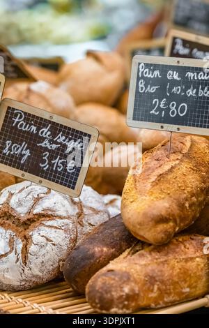 Fresh artisanal bread and produce at food market Stock Photo