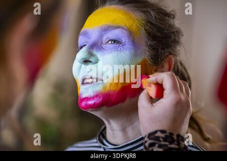 HEERLEN - Carnival revelers paint their faces before the Groeëte Optocht Heële carnival parade through the center of Heerlen. The southern Netherlands is all about carnival. MARCEL VAN HOORN / ANP netherlands out - belgium out Stock Photo