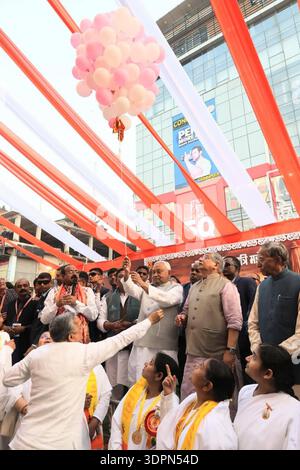 PATNA, INDIA - FEBRUARY 15: Bihar Chief Minister Nitish Kumar flying balloons to inaugurating Maha Shivratri Mahotsav at Khajpura Shiv Temple, on February 15, 2026 in Patna, India. The Hindu festival is dedicated to Lord Shiva and Goddess Parvati, symbolising their divine union and the balance of masculine and feminine energies. On Shivratri, devotees visit temples, offer prayers and observe fasts. It is also believed that Lord Shiva performed the Tandav- creation and destruction s cosmic dance, on this holy night. Photo by Santosh Kumar/Hindustan Times  BJP National President Nitin Nabin Atte Stock Photo