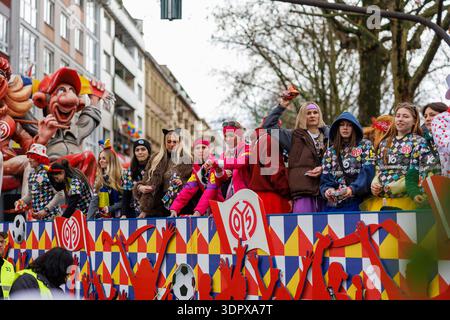 Rosenmontagsumzug in Mainz am 16.02.2026 Auch dieses Jahr präsentiert sich der 1.FSV Mainz 05 e.V. auf dem Wagen präsentiert sich ein Großteil der Frauenmannschaft, die in der 2. Bundesliga kickt von den Profis der Herren befinden sich Armindo Sieb 1. FSV Mainz 05, 11 Lasse Riess 1. FSV Mainz 05, 1 Nelson Weiper 1. FSV Mainz 05, 44 Fabio Moreno Fell 1. FSV Mainz 05, 36 sowie Niklas Tauer auf dem Wagen. Auch dabei die beiden ehemaligen Spieler Dimo Wache Markenbotschafter, Elkin Soto sowie Christof Babatz Co-Trainer der U23 Impressionen vom Rosenmontagsumzug in der Mainzer Innenstadt, Aktuelles Stock Photo