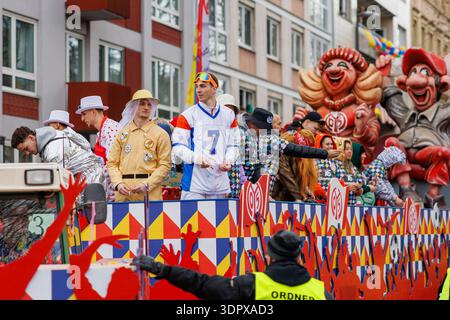 Rosenmontagsumzug in Mainz am 16.02.2026 Auch dieses Jahr präsentiert sich der 1.FSV Mainz 05 e.V. auf dem Wagen präsentiert sich ein Großteil der Frauenmannschaft, die in der 2. Bundesliga kickt von den Profis der Herren befinden sich Armindo Sieb 1. FSV Mainz 05, 11 Lasse Riess 1. FSV Mainz 05, 1 Nelson Weiper 1. FSV Mainz 05, 44 Fabio Moreno Fell 1. FSV Mainz 05, 36 sowie Niklas Tauer auf dem Wagen. Auch dabei die beiden ehemaligen Spieler Dimo Wache Markenbotschafter, Elkin Soto sowie Christof Babatz Co-Trainer der U23 Impressionen vom Rosenmontagsumzug in der Mainzer Innenstadt, Aktuelles Stock Photo
