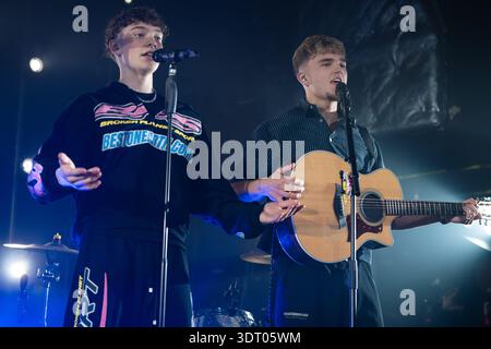 josh-olliver-of-december-10-performs-during-their-introducing-tour