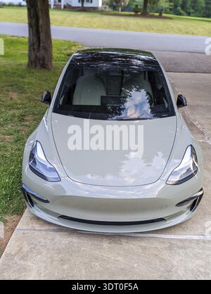 High performance sporty electric vehicle parked in a driveway Stock ...