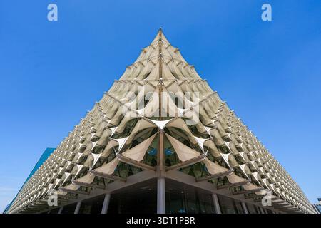 Saudi Library Modern architectural facade of the King Fahad National Library in ...