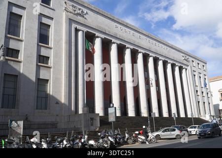 Palazzo delle Poste, General Post Office. Monumental 1934 Rationalist building featuring a massive ten-column façade in Palermo, Italy. Stock Photo