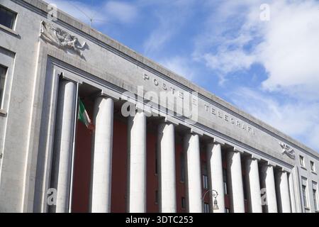 General Post Office (Palazzo delle Poste) in Palermo, Sicily. Monumental Rationalist building façade with ten massive columns and "Poste e Telegrafi" Stock Photo