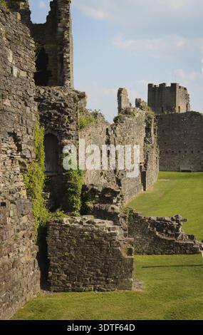 Richmond Castle - England: A photo of the ruins of an old stone castle with a partially collapsed wall covered in some greenery Stock Photo