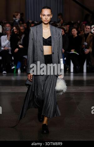 london-uk-22-feb-2026-erdem-fall-winter-2026-2027-runway-during