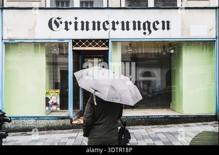 Leere Schaufenster und verlassenes Geschäftslokal an einem regnerischen Tag in der Wiener Innenstadt am 21.02.2026. // Empty shop windows and abandoned business premises on a rainy day in Vienna's city center on February 21, 2026. - 20260222 PD13804 Credit: APA-PictureDesk/Ģ����ý Live News Stock Photo