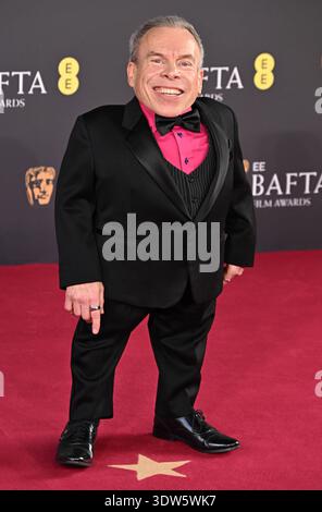 warwick-davis-attends-the-2026-ee-bafta-film-awards-at-the-royal